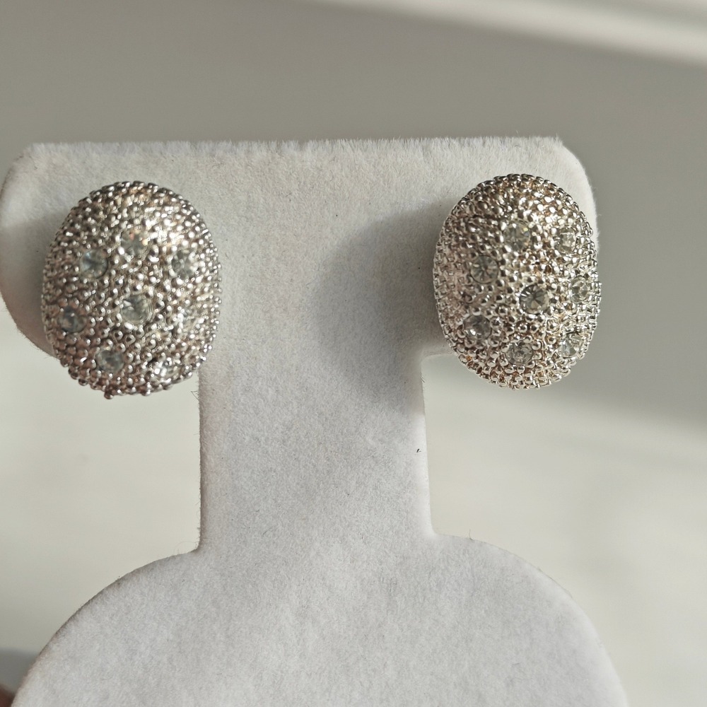 Silver Tone Textured Oval Glass Rhinestone Round Metal Stud Earrings Post Back
